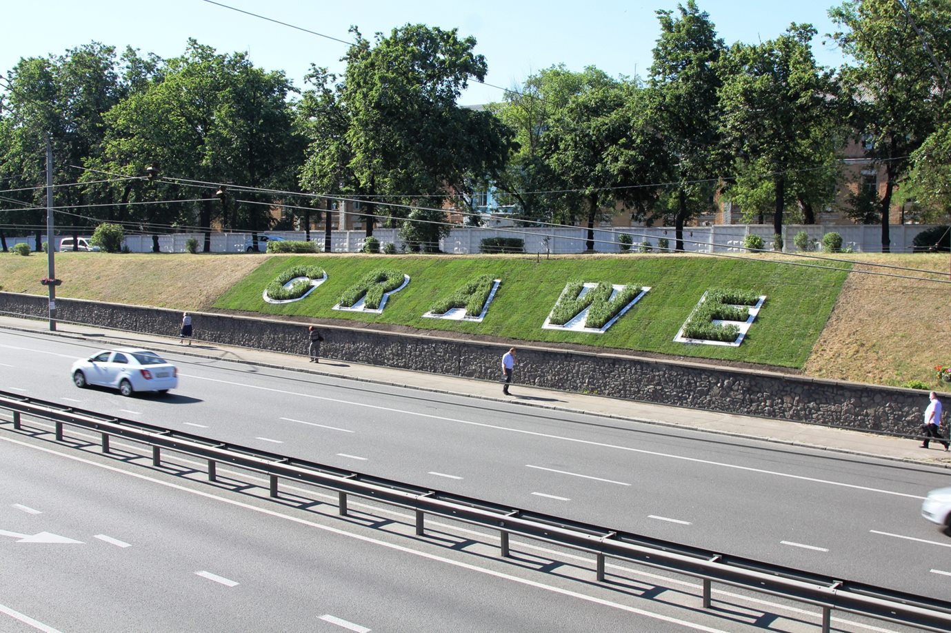 Поспішаємо Вам повідомити про те, що компанією «GRAWE» була реалізована унікальна фітоінсталляція у м. Києві