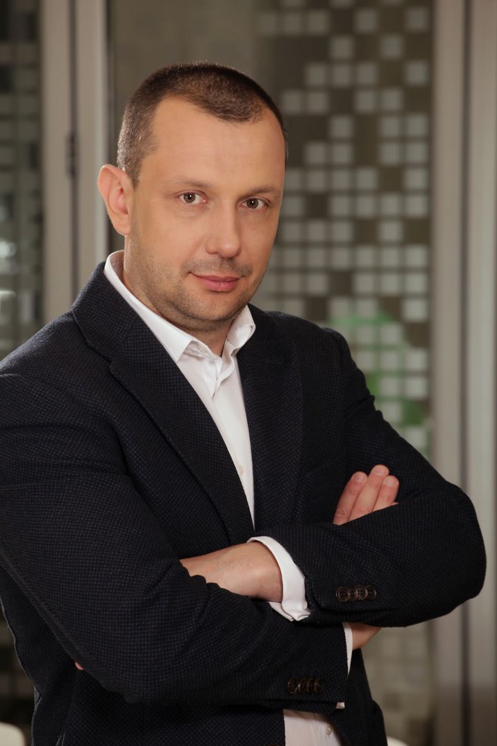 Curriculum vitae of Yevhen Karnaukhov